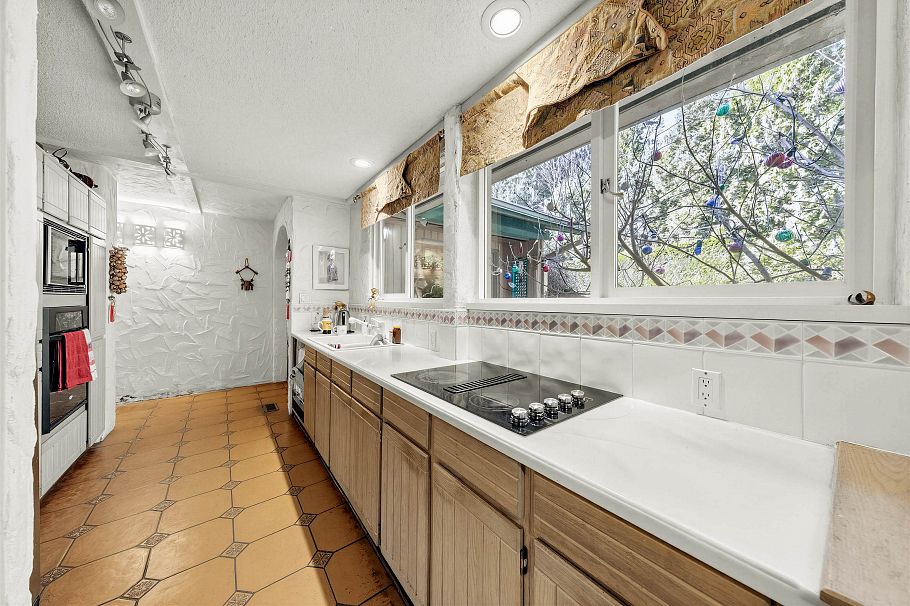 1670 Ayleslynn Drive North Vancouver, BC - 7