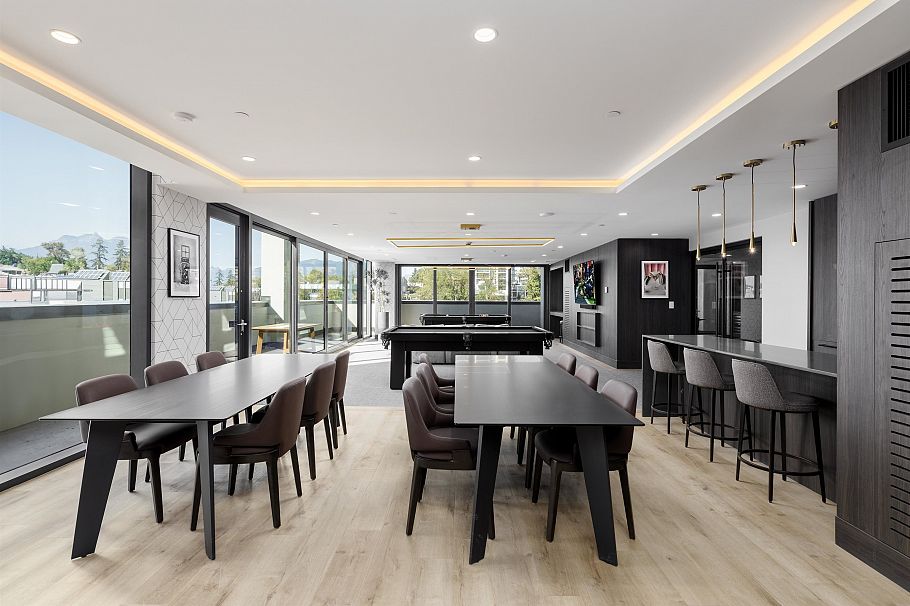 4304 4168 Lougheed Highway Burnaby, BC - 12