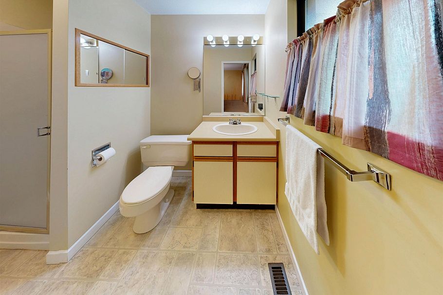 2310 Magnussen Place North Vancouver, BC - 32