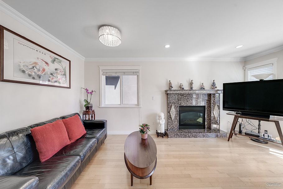 7531 Oak Street Vancouver, BC - 2