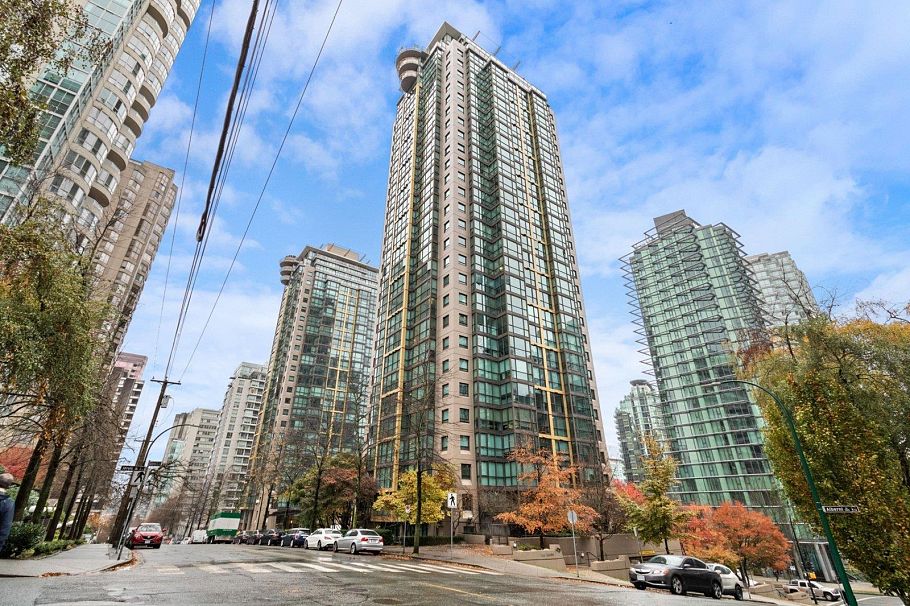 909 1367 Alberni Street Vancouver, BC - 1