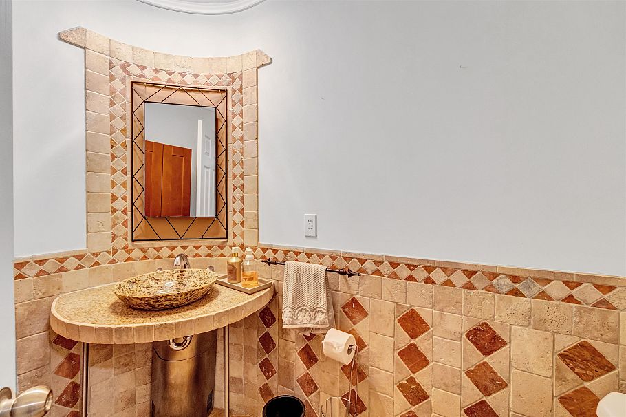 1219 Arborlynn Drive North Vancouver, BC - 22