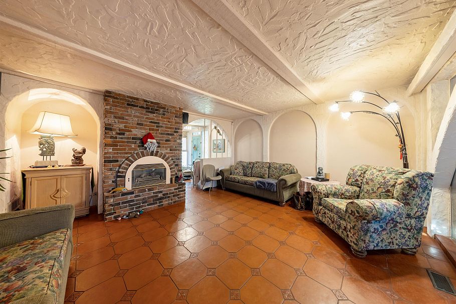 1670 Ayleslynn Drive North Vancouver, BC - 11