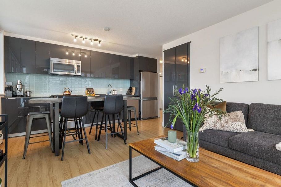 609 1325 Rolston Street Vancouver, BC - 5