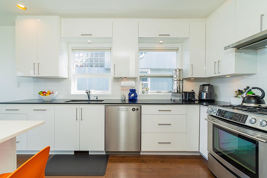 3762 W 13th Avenue Vancouver, BC - 9