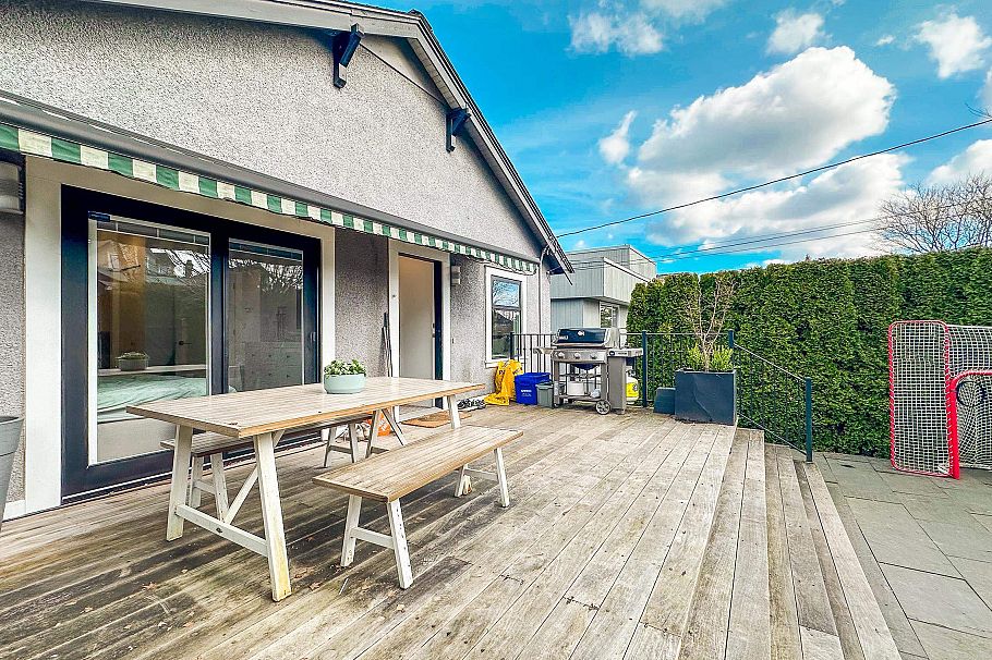 3762 W 13th Avenue Vancouver, BC - 25