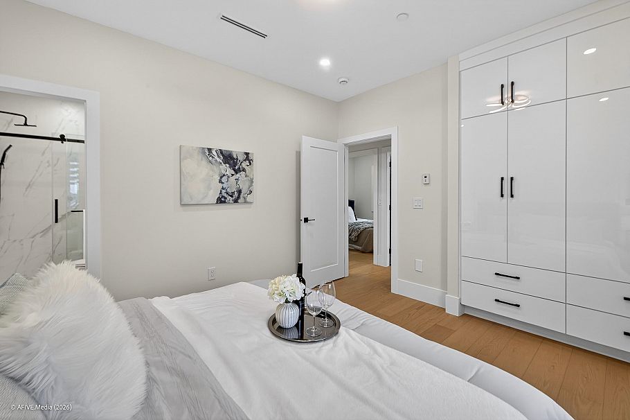 1554 W 66th Avenue Vancouver, BC - 16