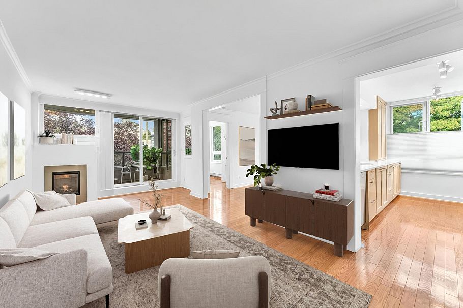 401 1330 Jervis Street Vancouver, BC - 1