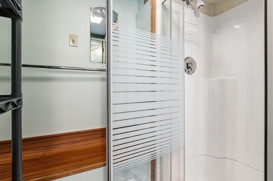 234 W Windsor Road North Vancouver, BC - 31