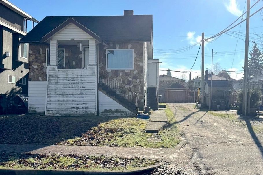 3006 E 25th Avenue Vancouver, BC - 5