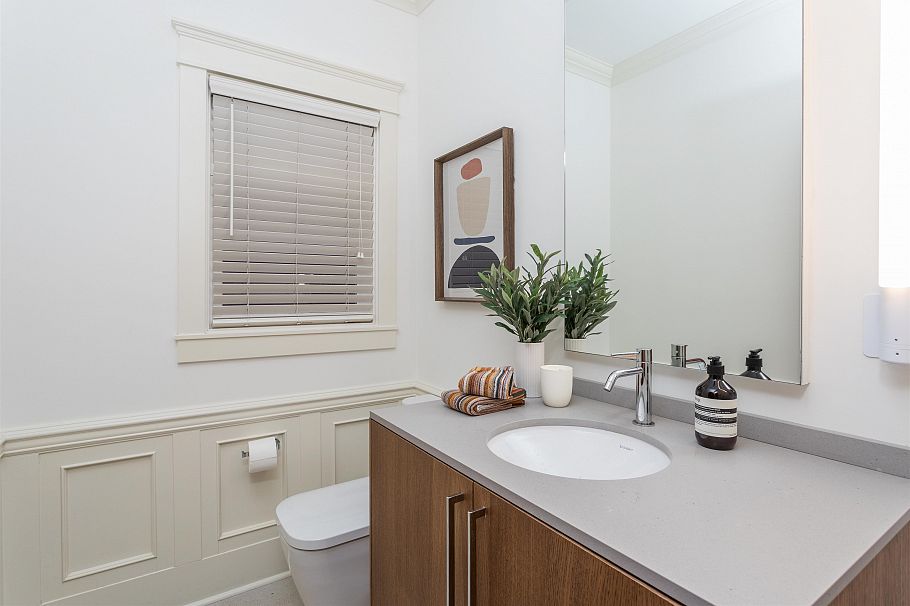 3242 W 3rd Avenue Vancouver, BC - 19