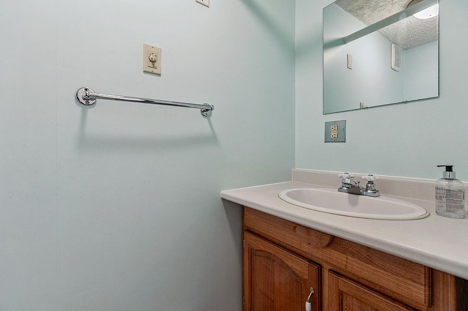 234 W Windsor Road North Vancouver, BC - 30