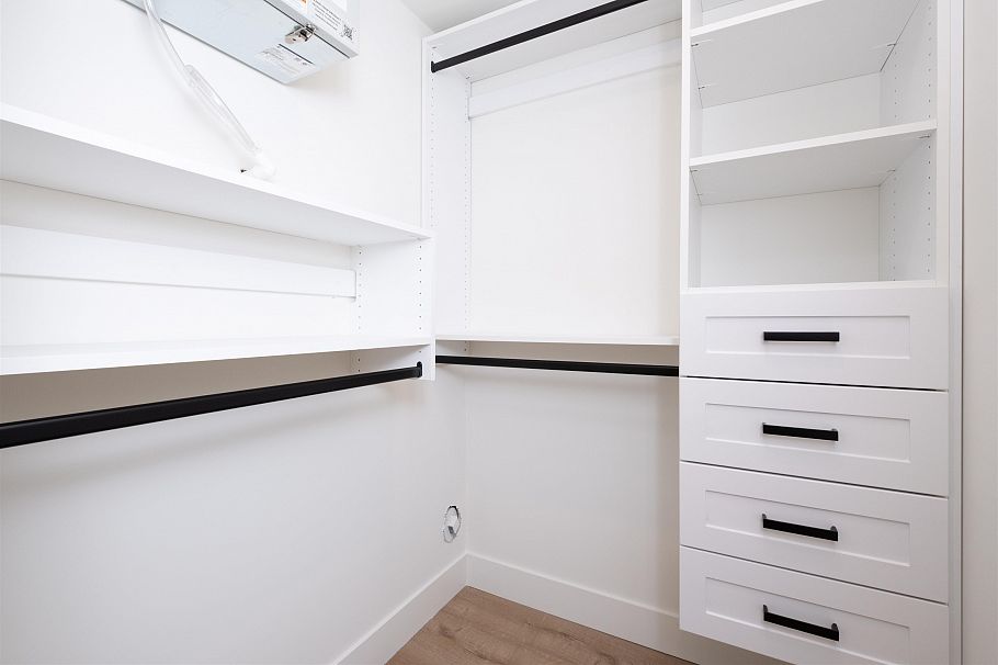 1 2667 E Pender Street Vancouver, BC - 17