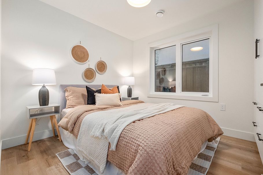 1 2667 E Pender Street Vancouver, BC - 15