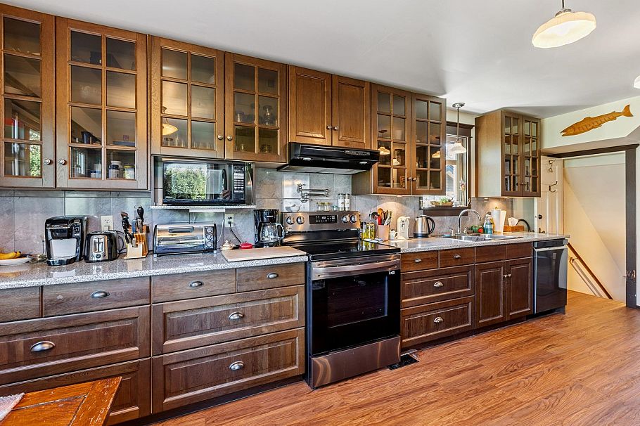 234 W Windsor Road North Vancouver, BC - 15