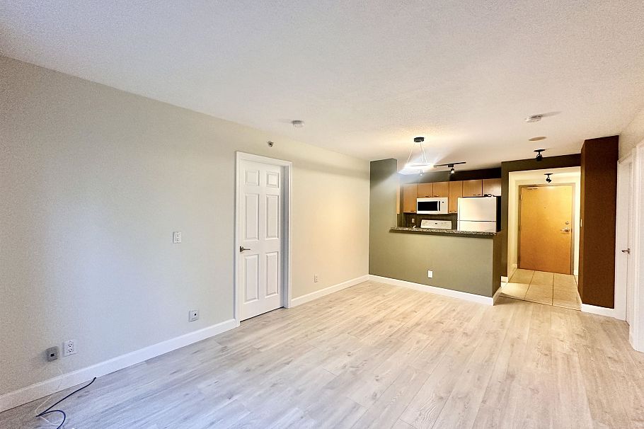 302 1420 W GEORGIA STREET, Vancouver BC V6G 3K4 Vancouver, BC - 1