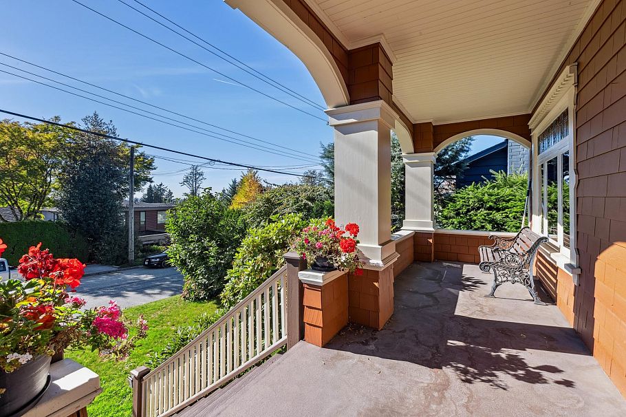 234 W Windsor Road North Vancouver, BC - 2