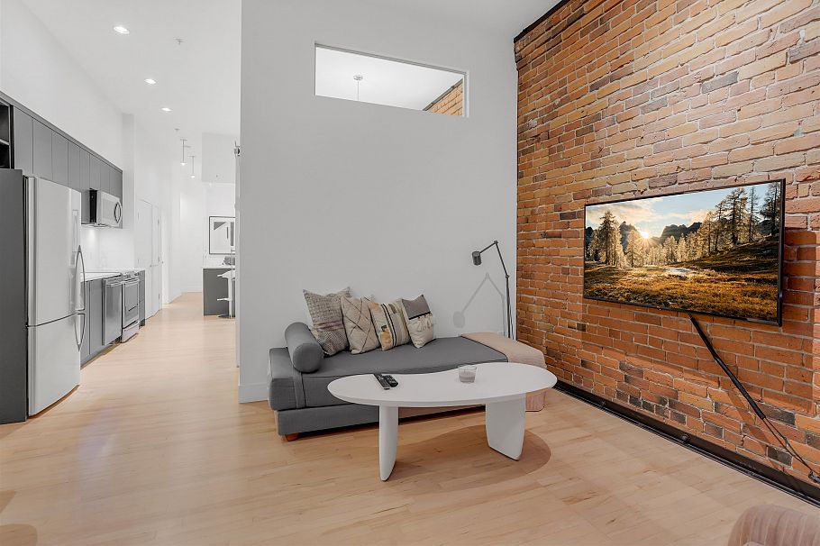 201 345 Water Street Vancouver, BC - 5