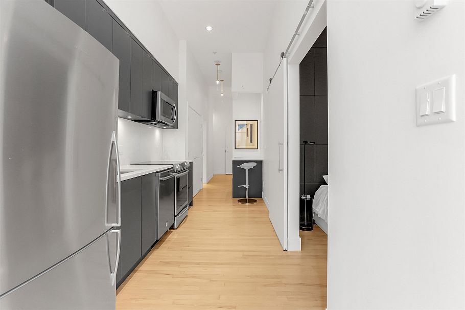 201 345 Water Street Vancouver, BC - 8