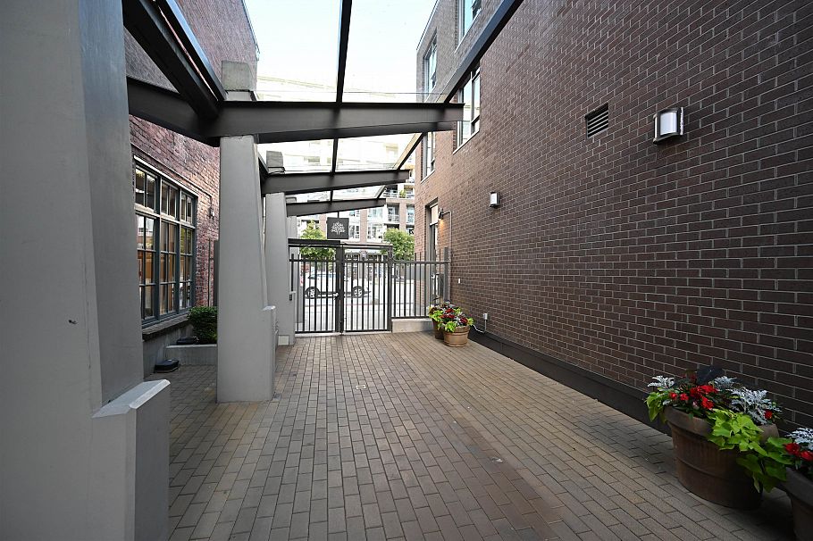 410 445 W 2nd Avenue Vancouver, BC - 3