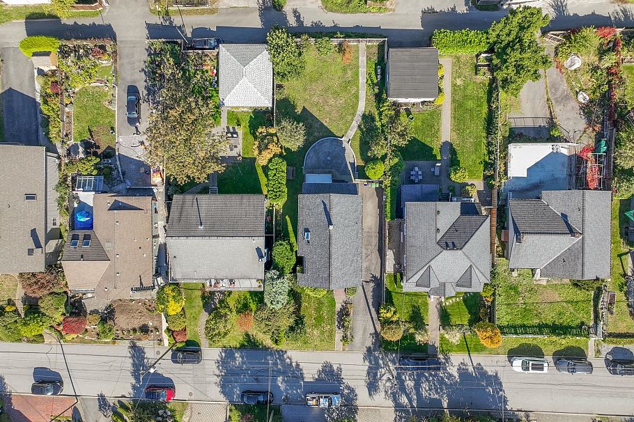 234 W Windsor Road North Vancouver, BC - 37