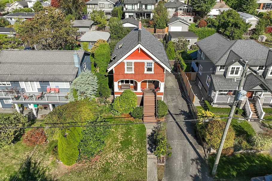 234 W Windsor Road North Vancouver, BC - 36