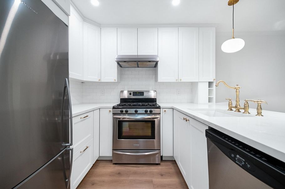 1407 Pendrell Street Vancouver, BC - 4