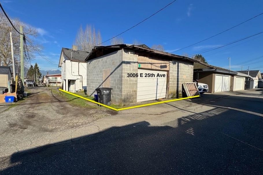 3006 E 25th Avenue Vancouver, BC - 9