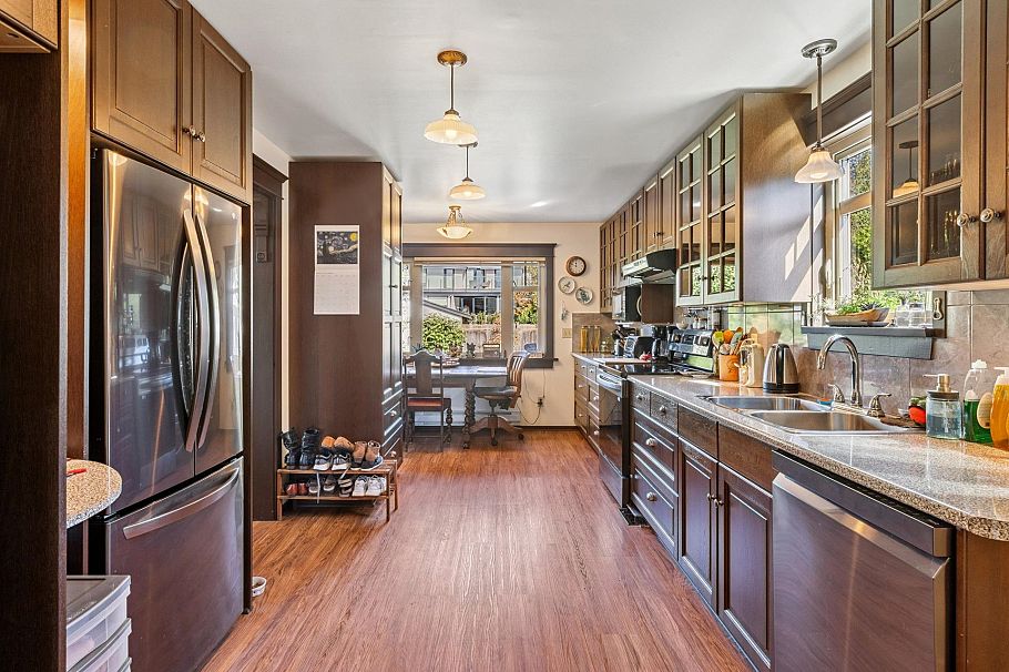 234 W Windsor Road North Vancouver, BC - 11