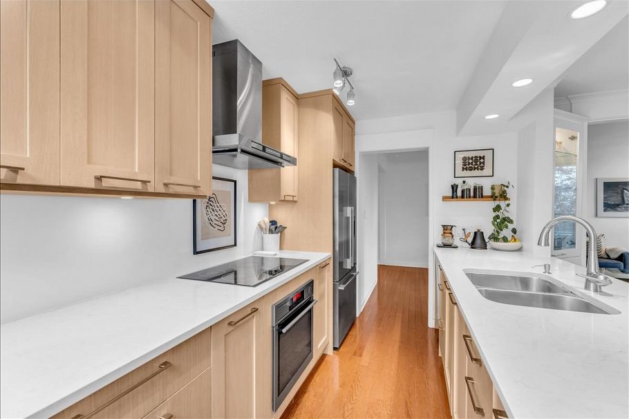 401 1330 Jervis Street Vancouver, BC - 9