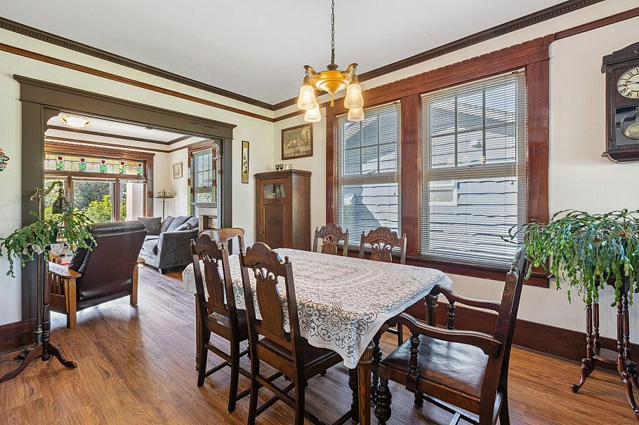 234 W Windsor Road North Vancouver, BC - 9