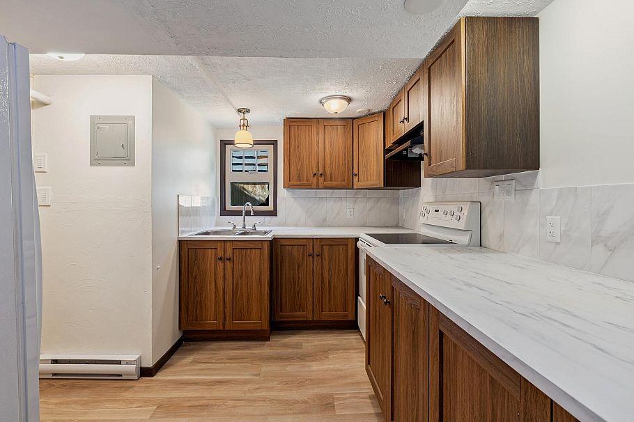 234 W Windsor Road North Vancouver, BC - 27