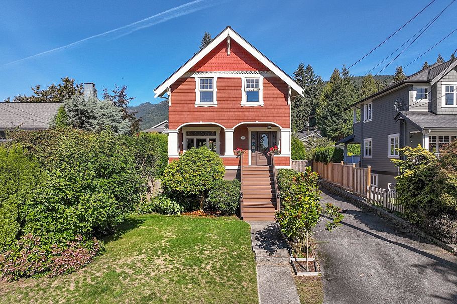 234 W Windsor Road North Vancouver, BC - 1