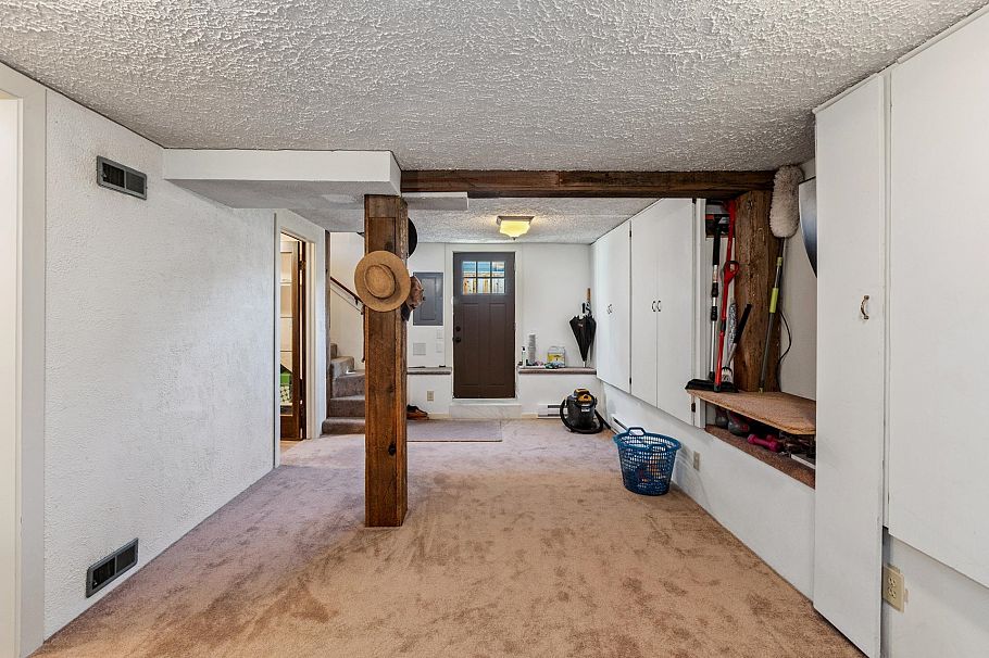 234 W Windsor Road North Vancouver, BC - 26