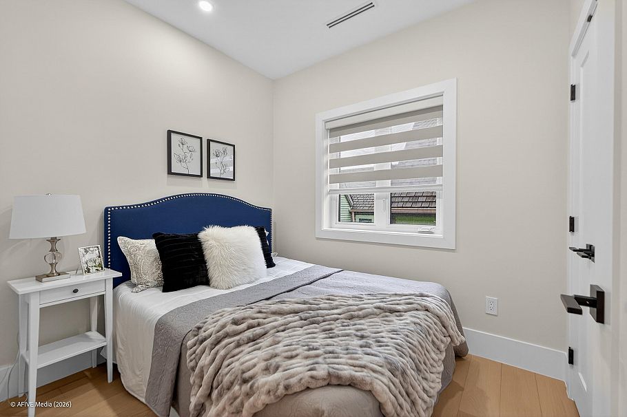 1554 W 66th Avenue Vancouver, BC - 20