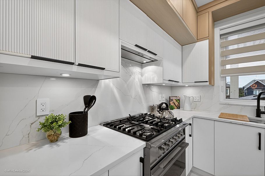 1554 W 66th Avenue Vancouver, BC - 10