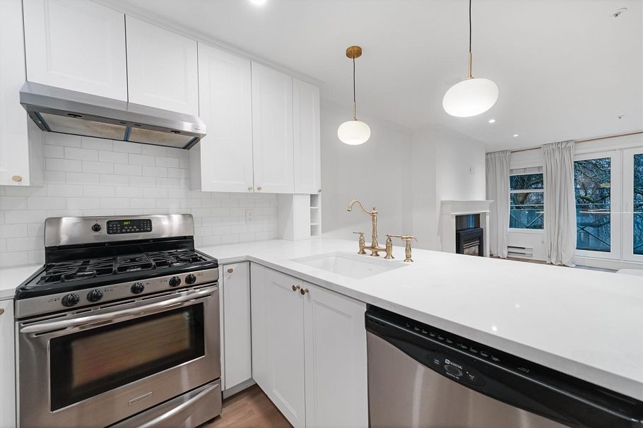 1407 Pendrell Street Vancouver, BC - 24