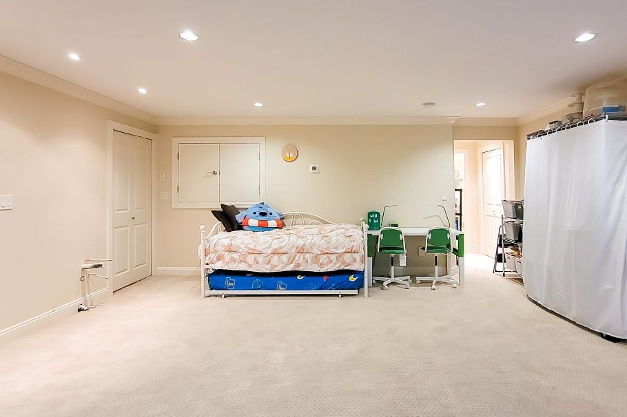 203 E 18th Street North Vancouver, BC - 21