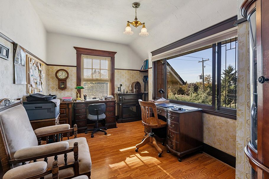 234 W Windsor Road North Vancouver, BC - 22