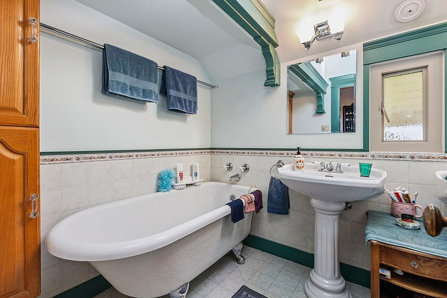 234 W Windsor Road North Vancouver, BC - 24