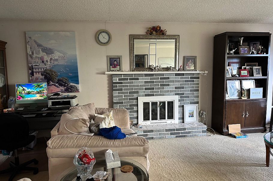 332 W 14th Street North Vancouver, BC - 2