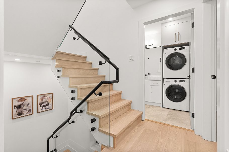 2 1822 E 14th Avenue Vancouver, BC - 9