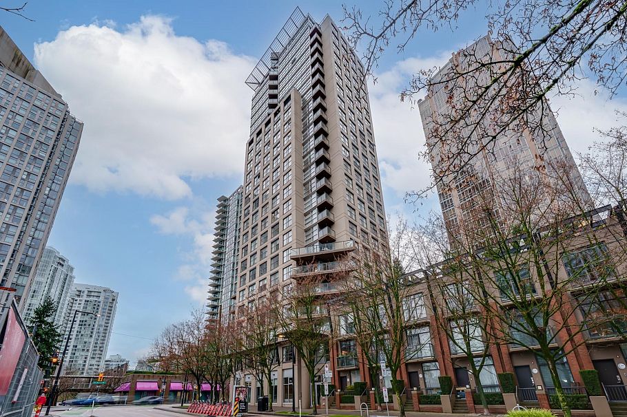 305 989 Beatty Street Vancouver, BC - 1