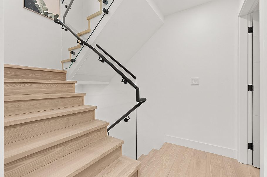 1 1822 E 14th Avenue Vancouver, BC - 12