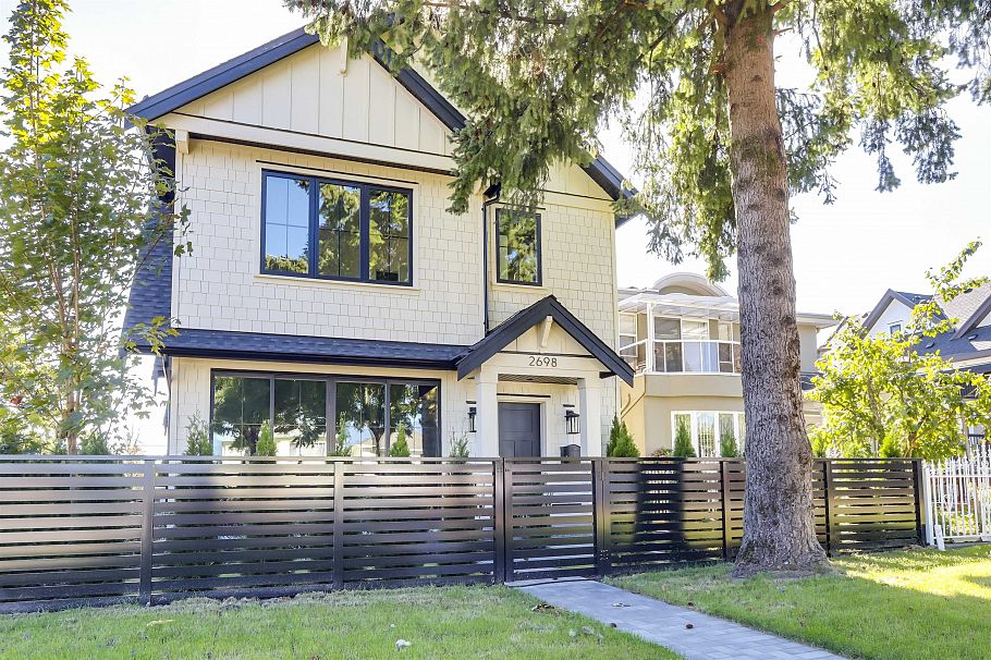 2698 E 5th Avenue Vancouver, BC - 1