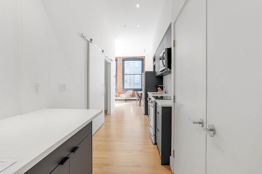 201 345 Water Street Vancouver, BC - 12