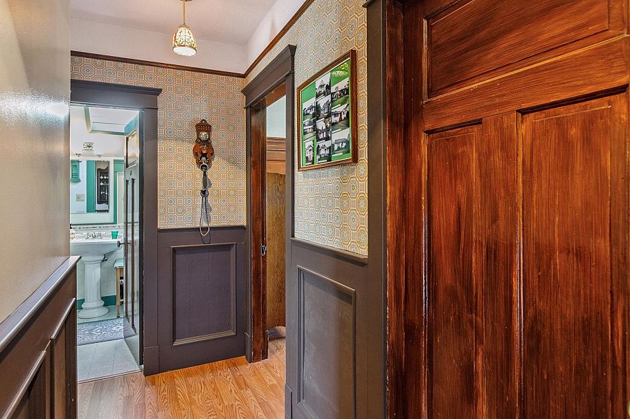 234 W Windsor Road North Vancouver, BC - 19