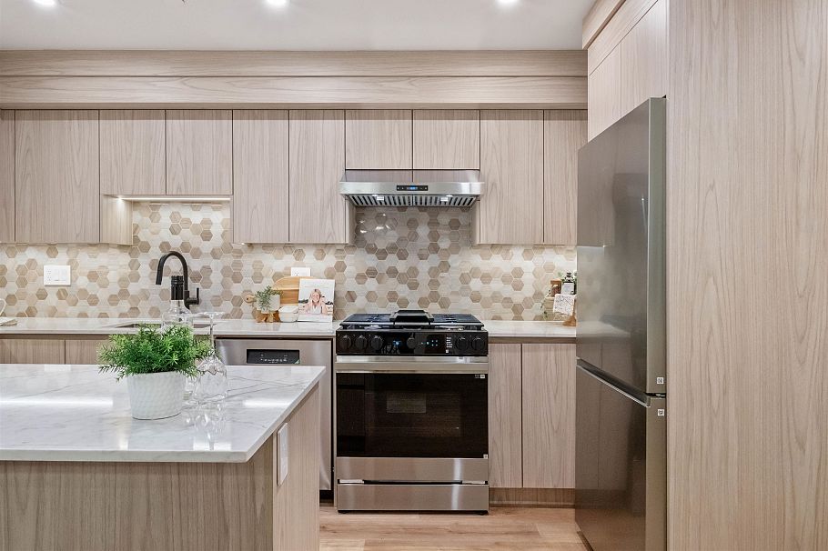 1 2667 E Pender Street Vancouver, BC - 13