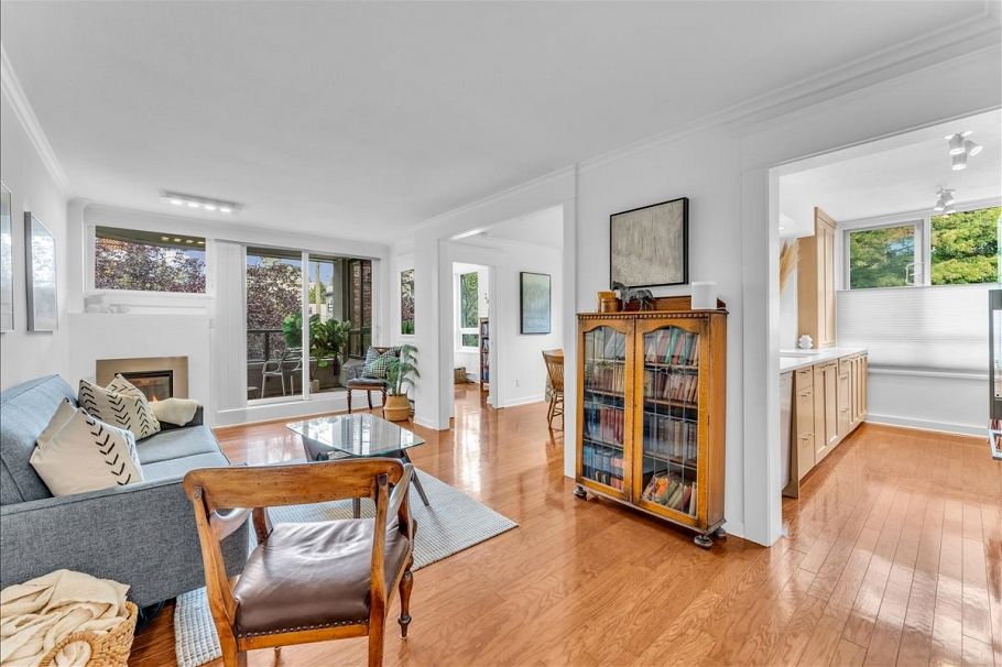 401 1330 Jervis Street Vancouver, BC - 2