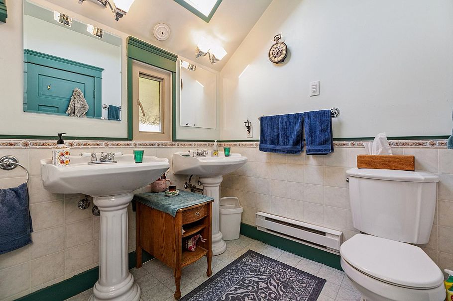 234 W Windsor Road North Vancouver, BC - 25